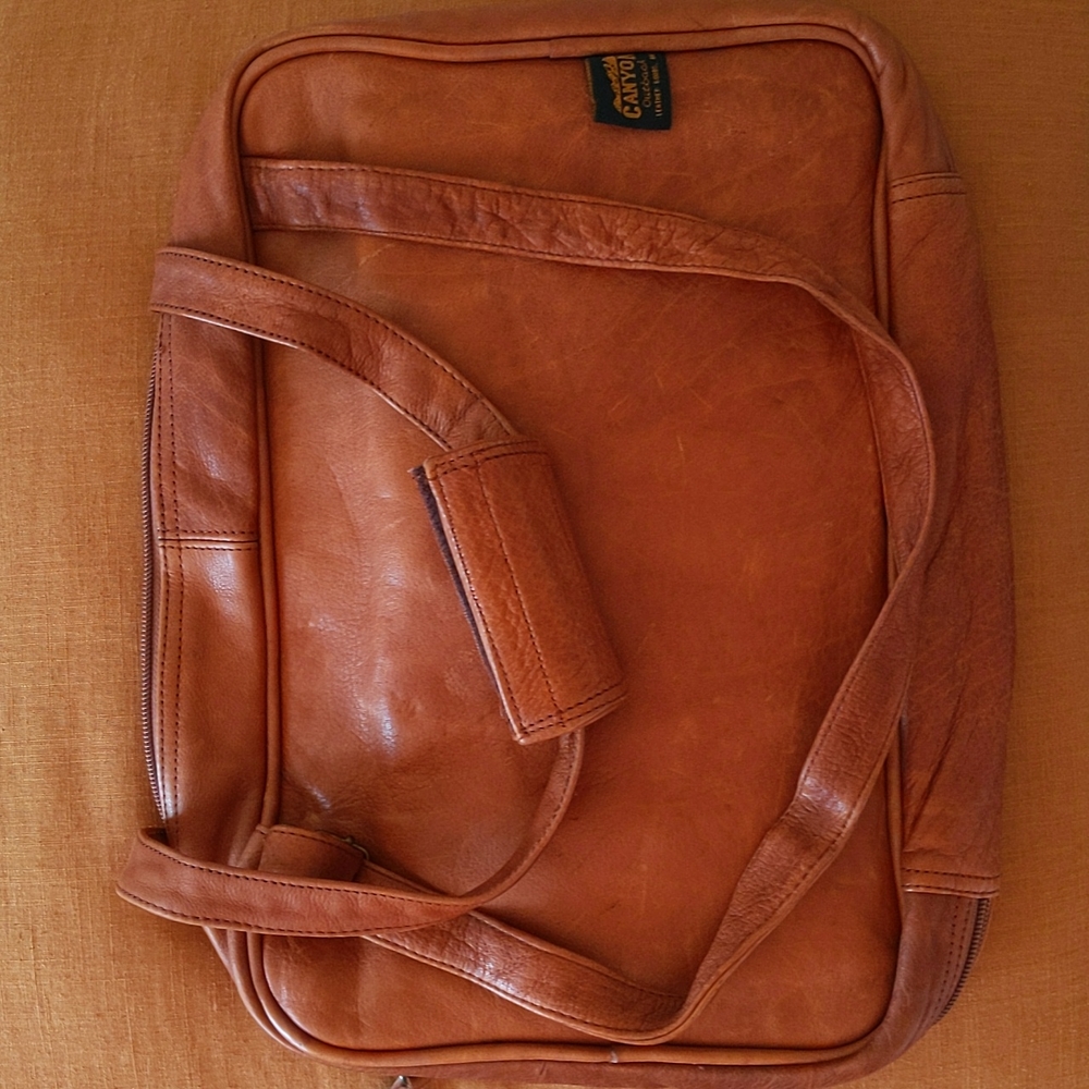 Canyon Outback Leather Laptop Bag like new